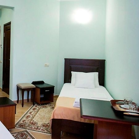 سوخومي Hotel Acra المظهر الخارجي الصورة