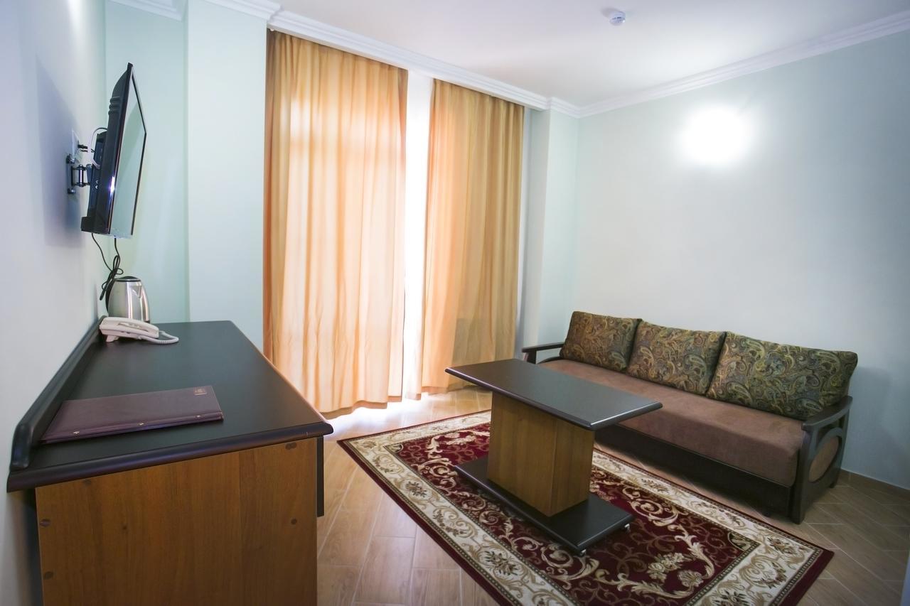 سوخومي Hotel Acra المظهر الخارجي الصورة